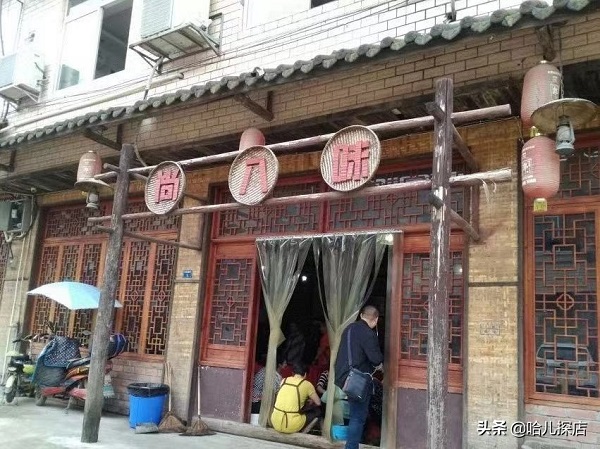 成都藏在郊外的一家土菜馆，被称为“龙泉驿之光”，人均不到30元