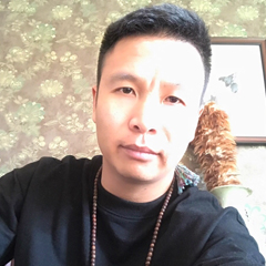 马洪刚，辽宁盘锦人，曾凭借其高超千术风靡赌坛。无数次赌海沉浮，马洪刚看到了太多人因赌博而造成的悲惨遭遇，他决心退出赌坛并毅然成立反赌俱乐部，后受邀为更加广泛的宣传反赌事业，参演了《风云传奇》，《东北赌王》等多部电视剧。个人经历凭借他超高“赌术”风靡赌坛，人称“实战赌王”。然而，无数次赌海沉浮，他看到
