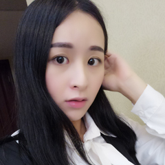 真真姐，快手红人，散打哥的老婆。之前真真姐在网络上火起来是因为和陈山、散打哥的合作。事情从陈山、散打说起，当时陈山为了炒作和散打合作，做出了一个专门炒作的团队，美女、豪车、豪宅、等等，看起来就要让陈山看起来就是富二代，后来陈山和散打吵架也曝出了不少的大料，背后是有大哥撑腰的，陈山和散打其实就是两个被